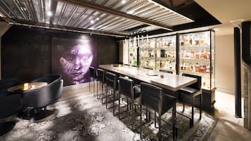 Bar lounge