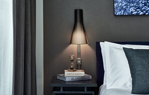 Room, 1 King Bed, Hearing Accessible, Bathtub | Premium bedding, in-room safe, desk, blackout drapes