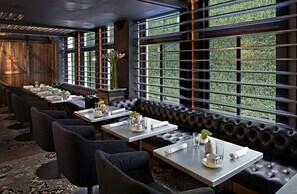 Breakfast and dinner served