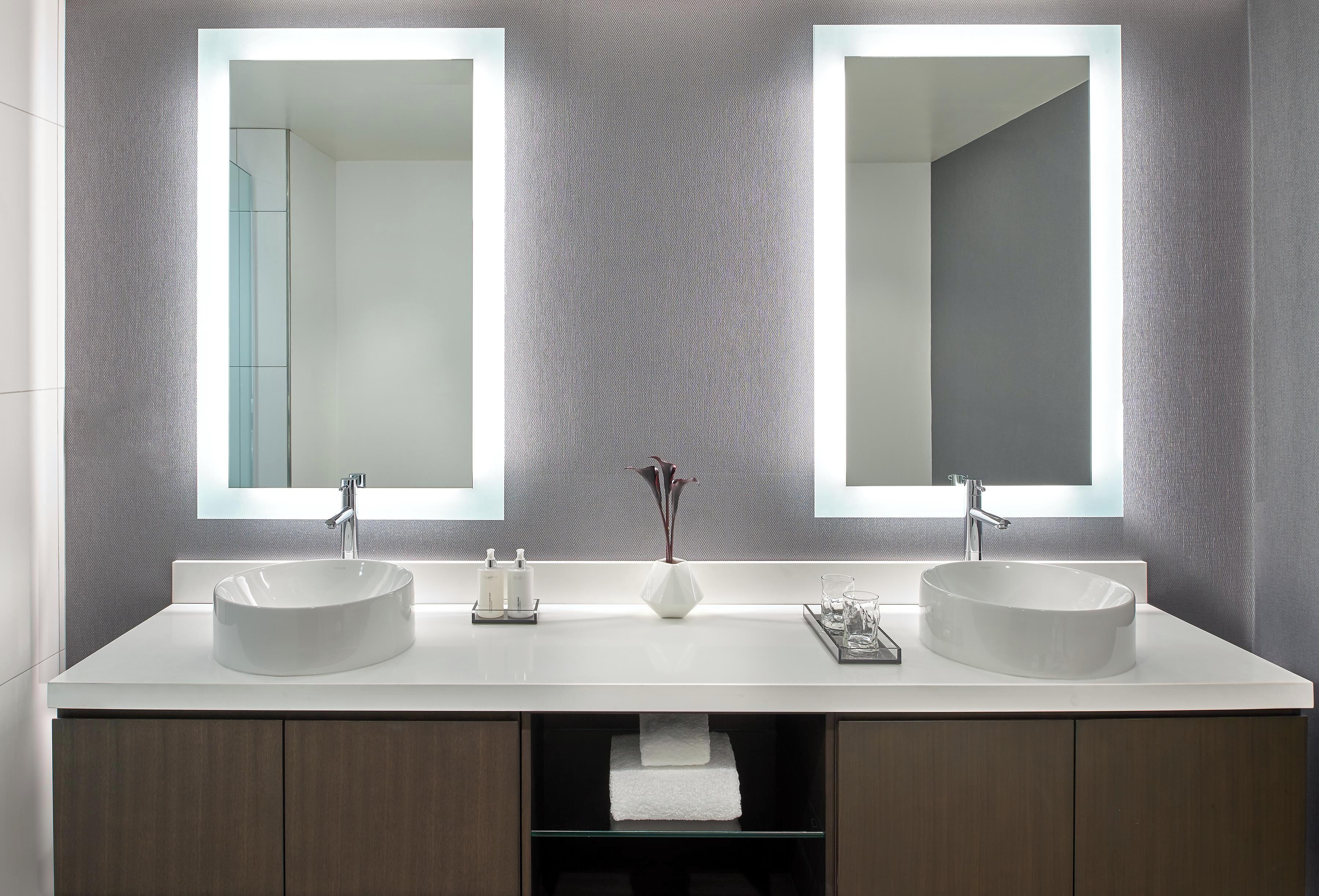 executive room, 1 king bed (spa) | bathroom | combined shower/bathtub, designer toiletries, hair dryer, bathrobes