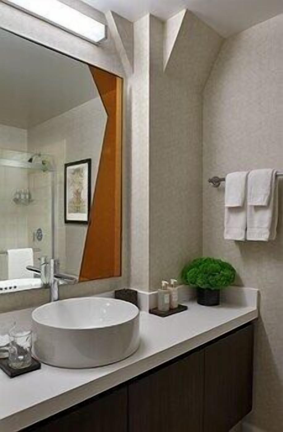 Bathroom | Combined shower/tub, designer toiletries, hair dryer, bathrobes