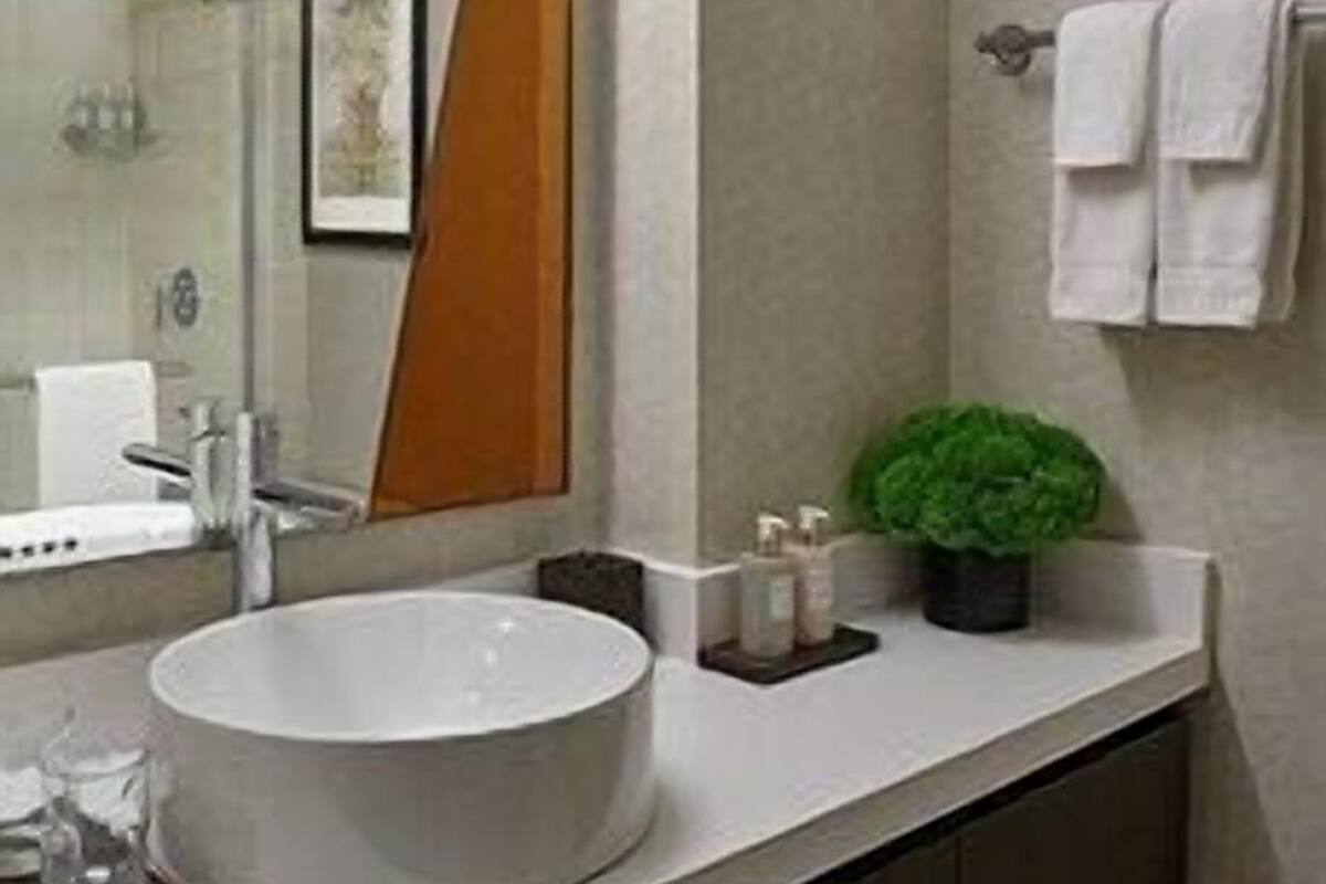 Bathroom | Combined shower/tub, designer toiletries, hair dryer, bathrobes