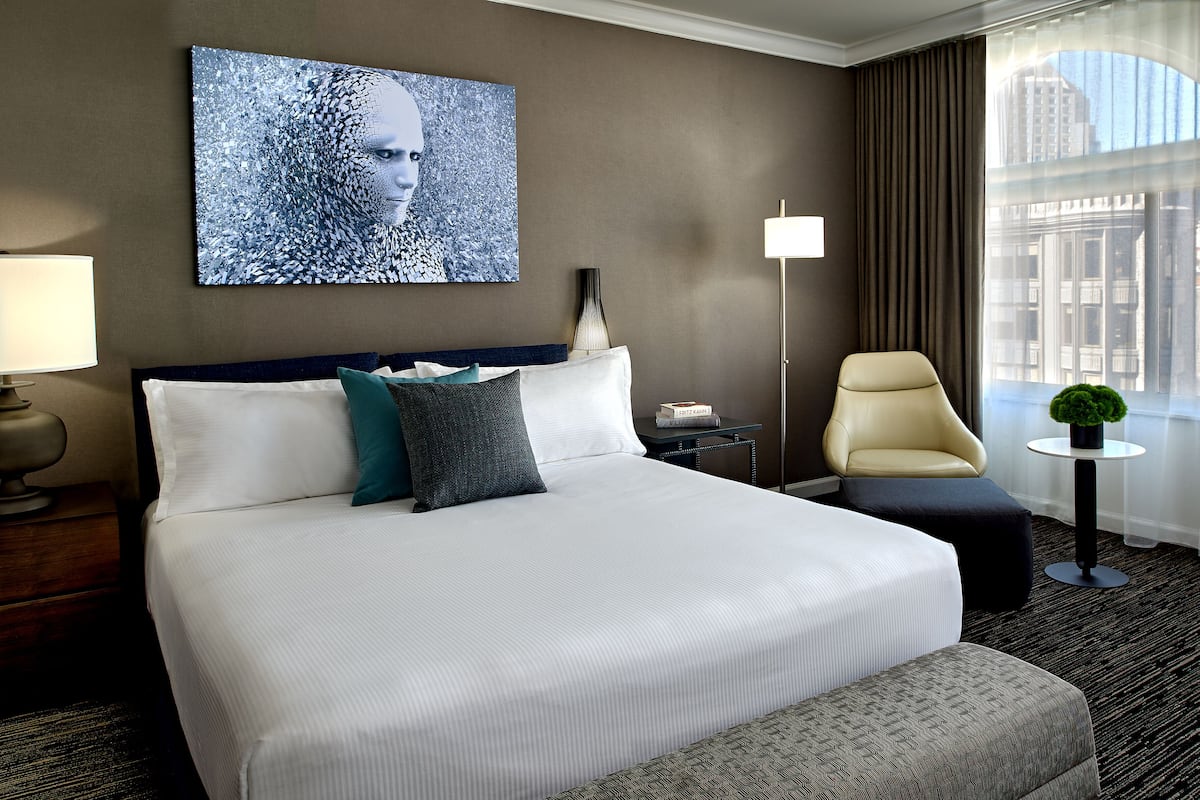 Executive Room, 1 King Bed (Spa) | Premium bedding, in-room safe, desk, blackout drapes