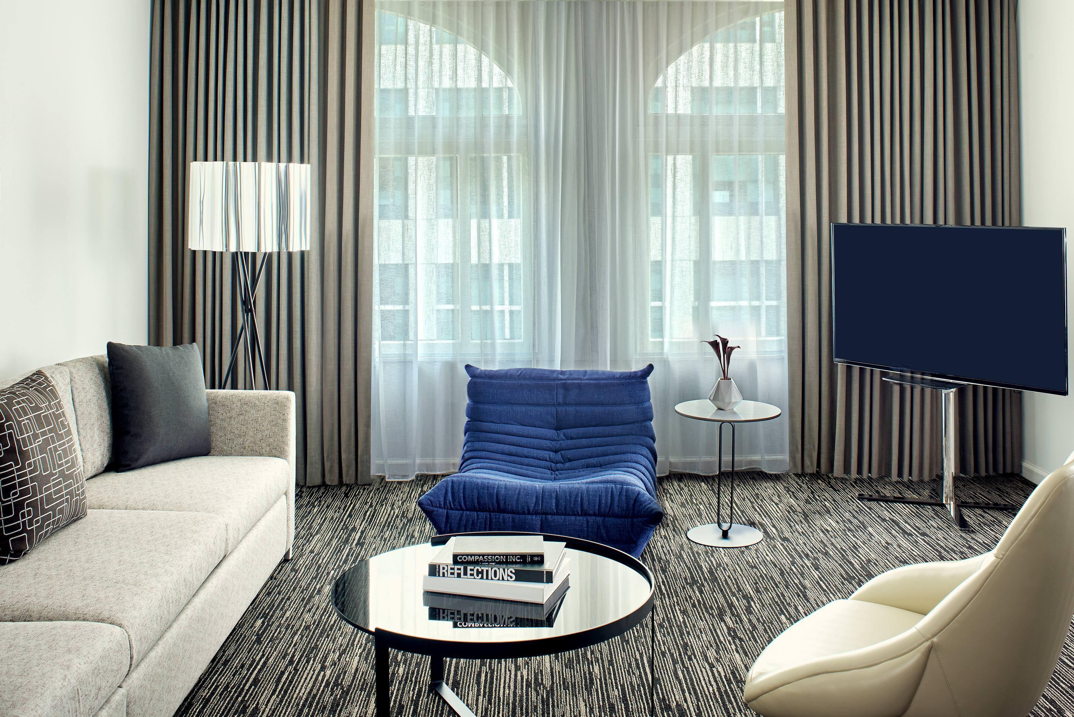 suite, 1 bedroom (king) | living area | tv, pay films