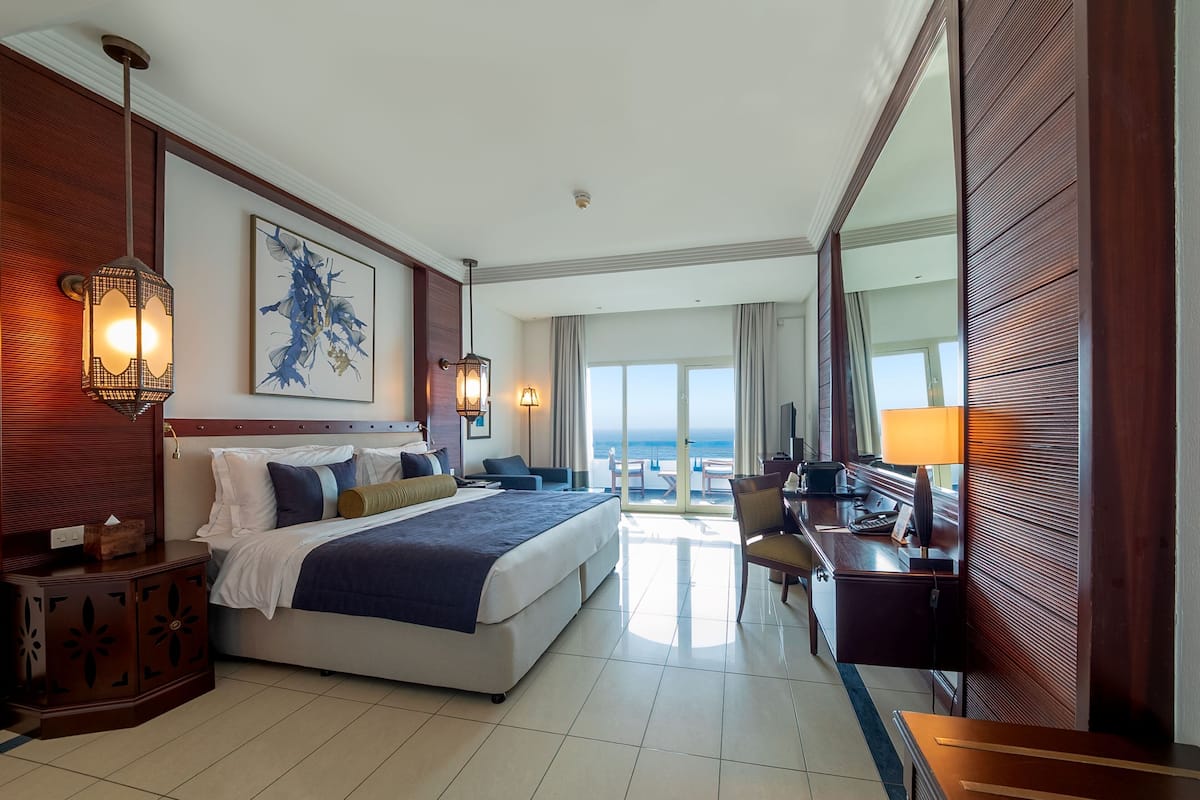 signature room, 1 king bed, sea view (deluxe) | 1 bedroom, premium bedding, down duvets, minibar