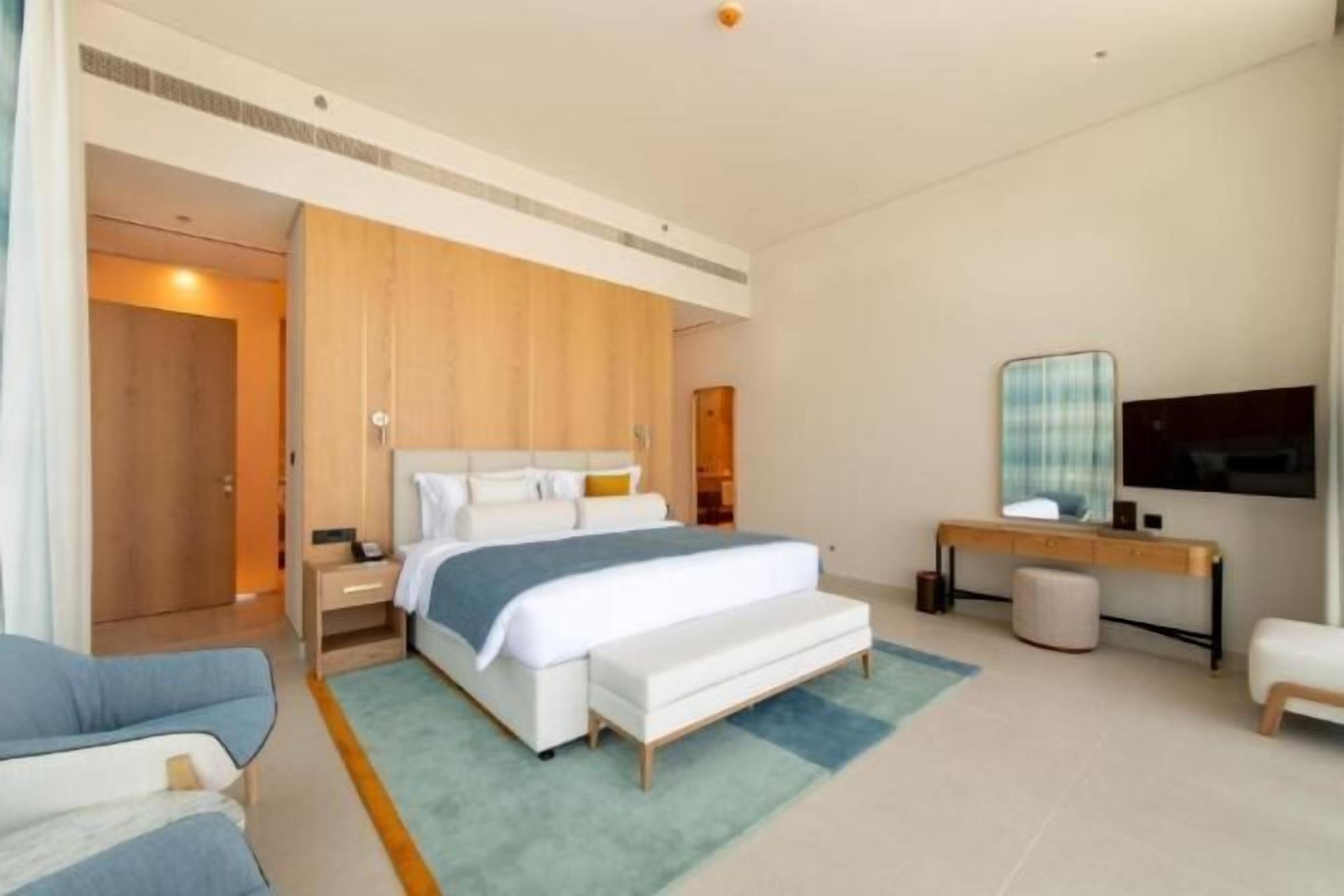 Premium bedding, down duvets, minibar, in-room safe