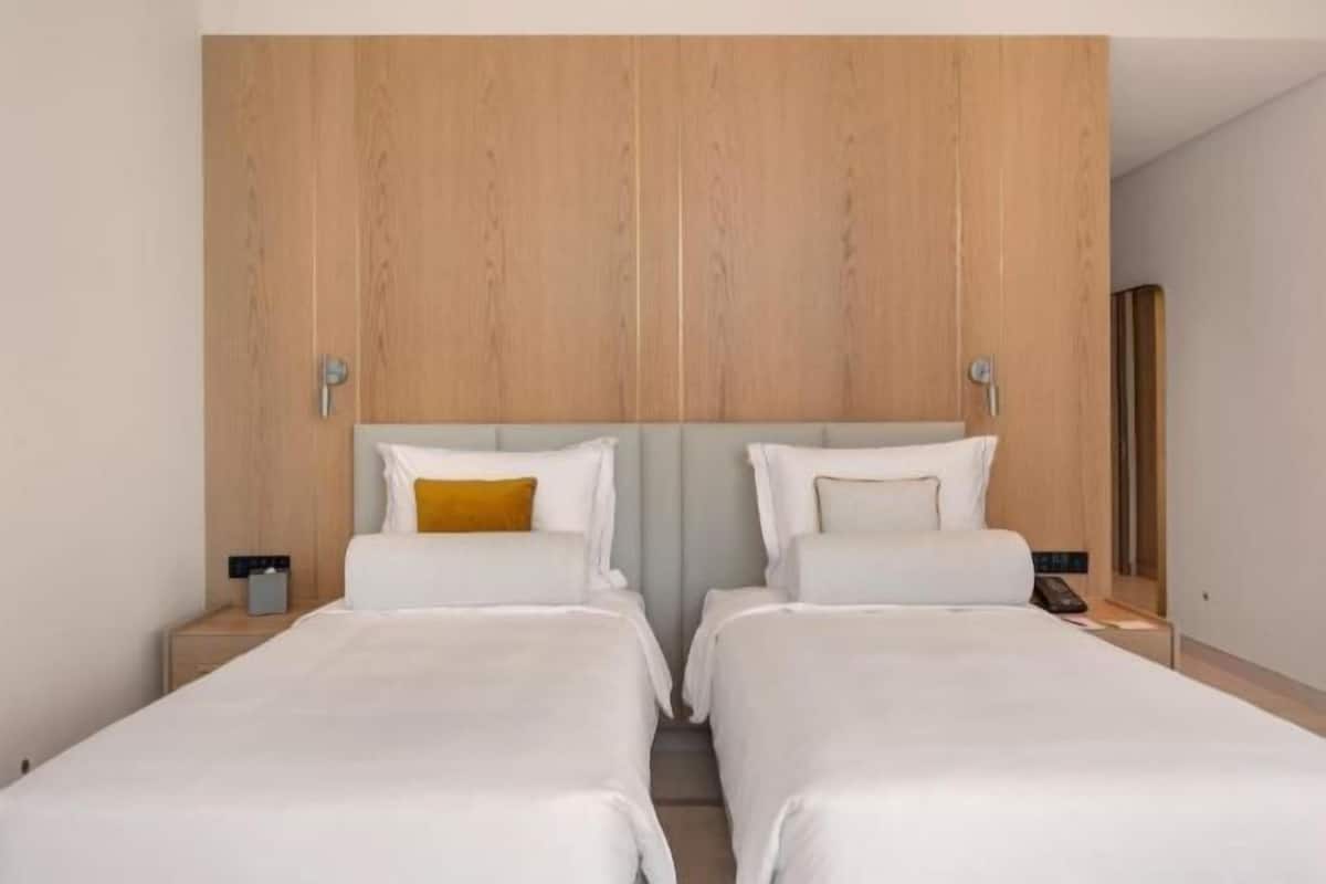 Premium bedding, down duvets, minibar, in-room safe