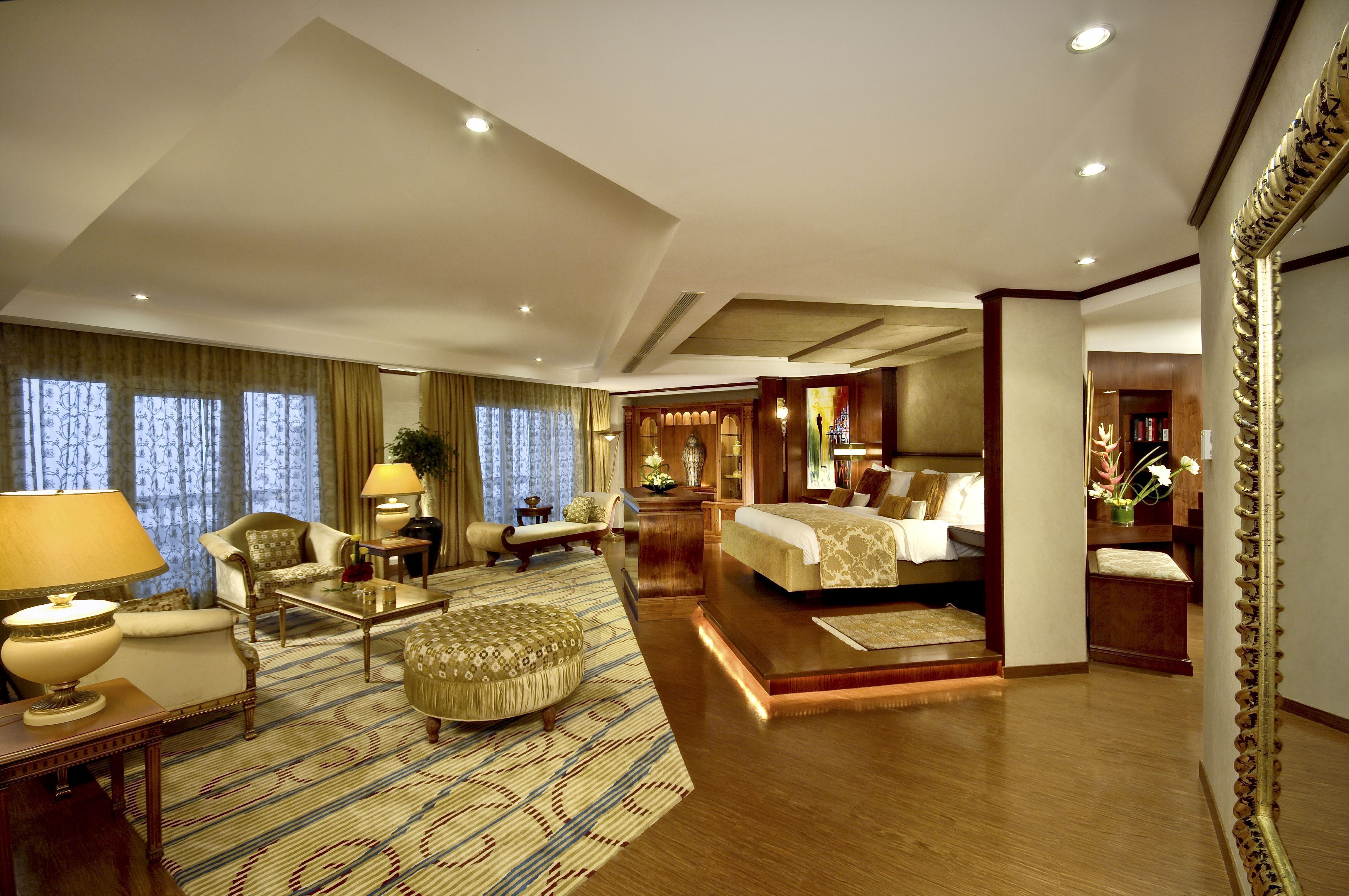 Royal Suite, 1 Bedroom, Sea View | Premium bedding, down comforters, minibar, in-room safe