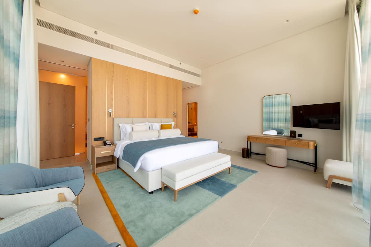 1 bedroom, premium bedding, down duvets, minibar