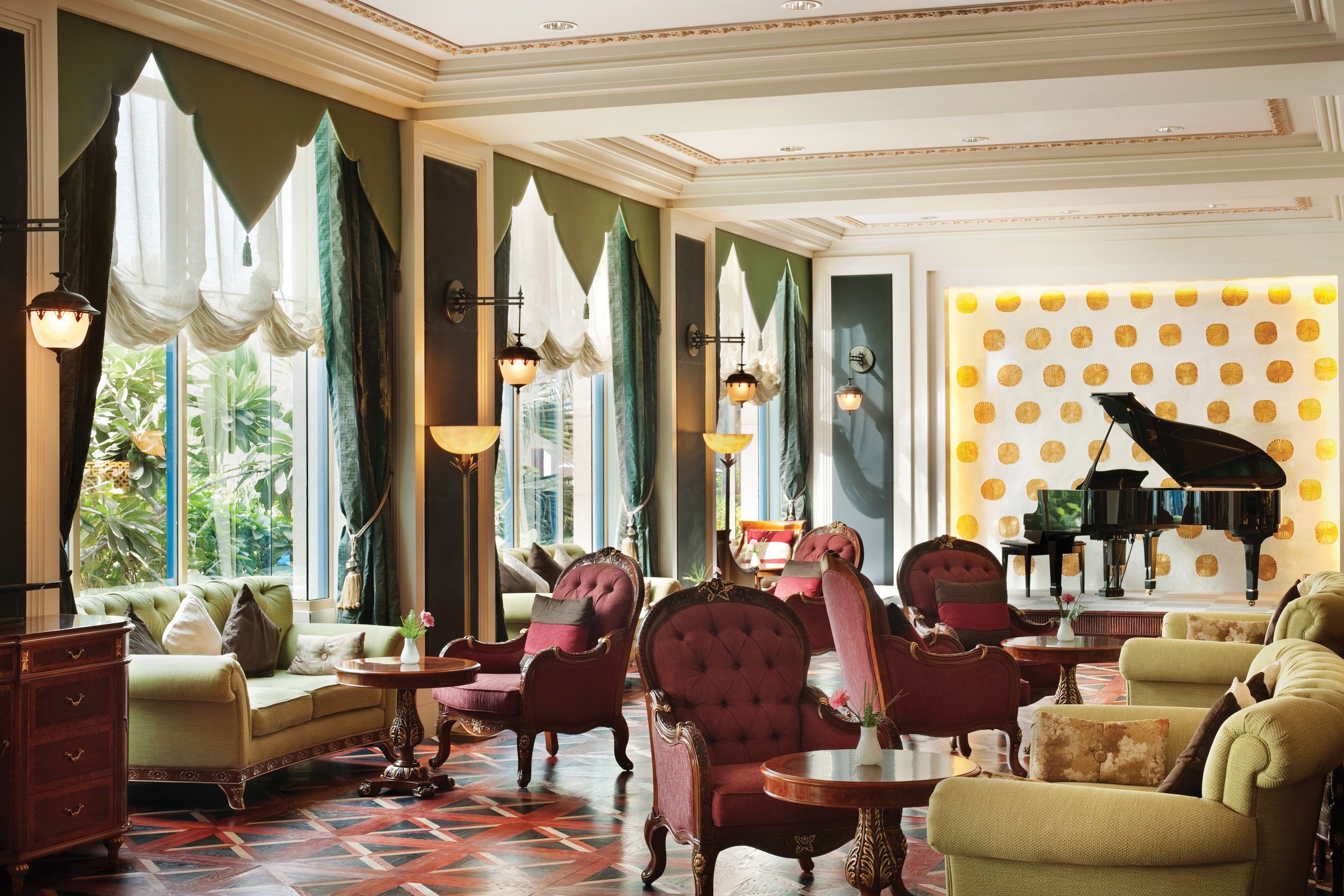 Lobby-lounge