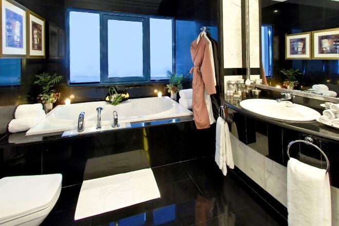 Bathroom | Separate bathtub and shower, rainfall showerhead, free toiletries