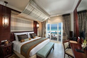 Premium bedding, down comforters, minibar, in-room safe - Ajman Hotel & Villas by Blazon Hotels (Ajman)