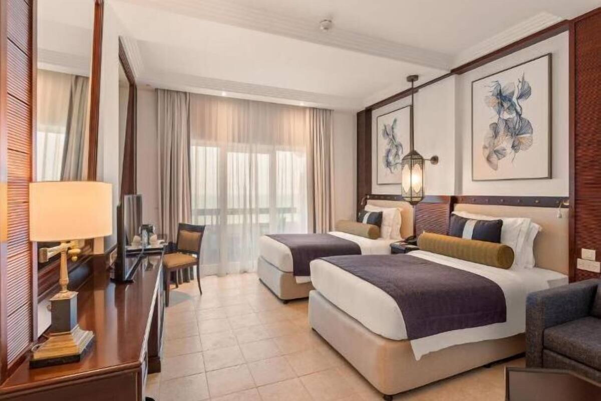 Premium bedding, down comforters, minibar, in-room safe