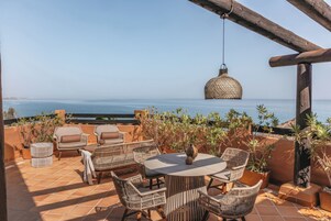 Penthouse (Suite) | Minibar, skrivbord, strykjärn/strykbräda och gratis wi-fi