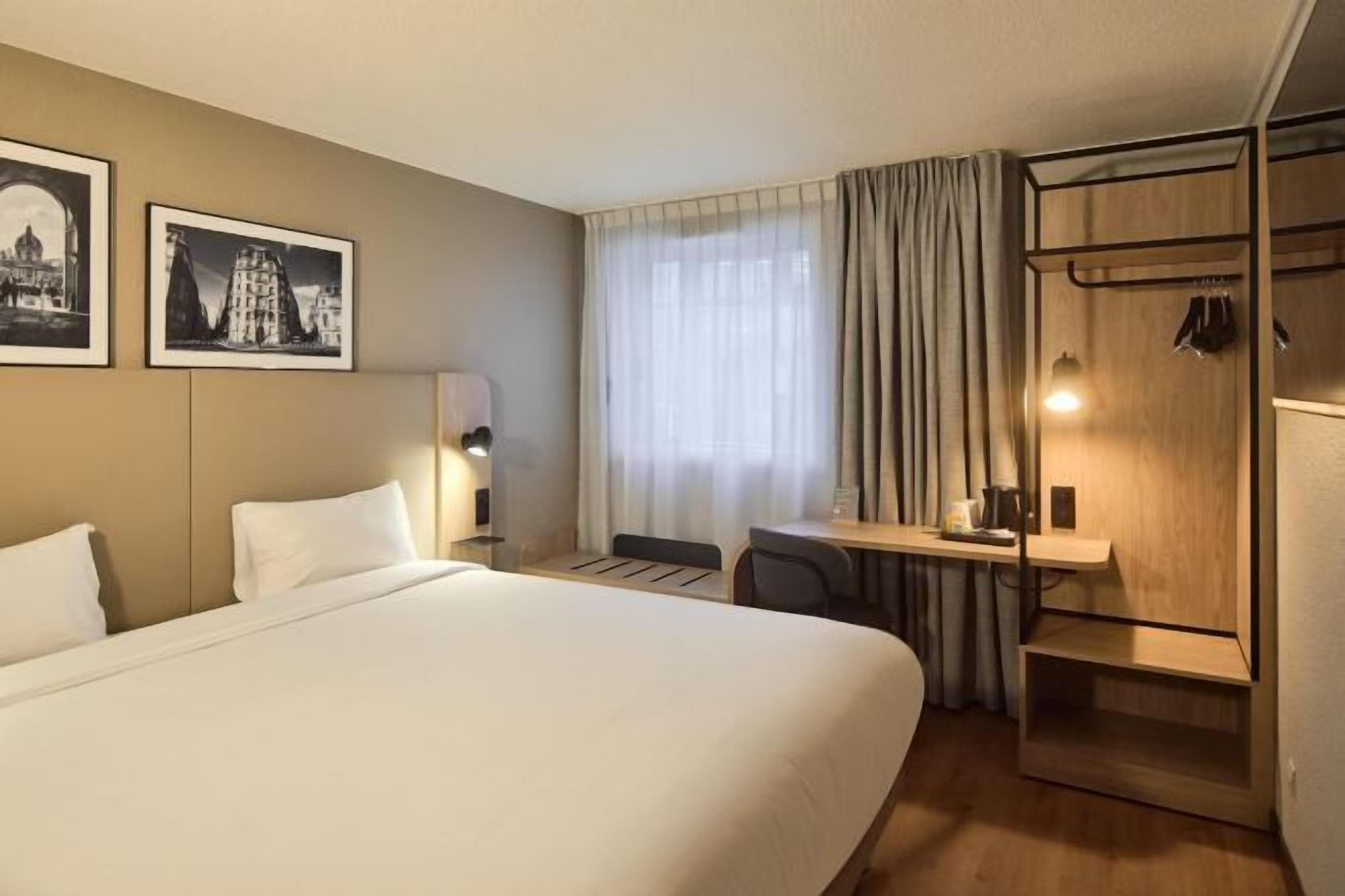 Ropa de cama de alta calidad, escritorio y cortinas blackout 