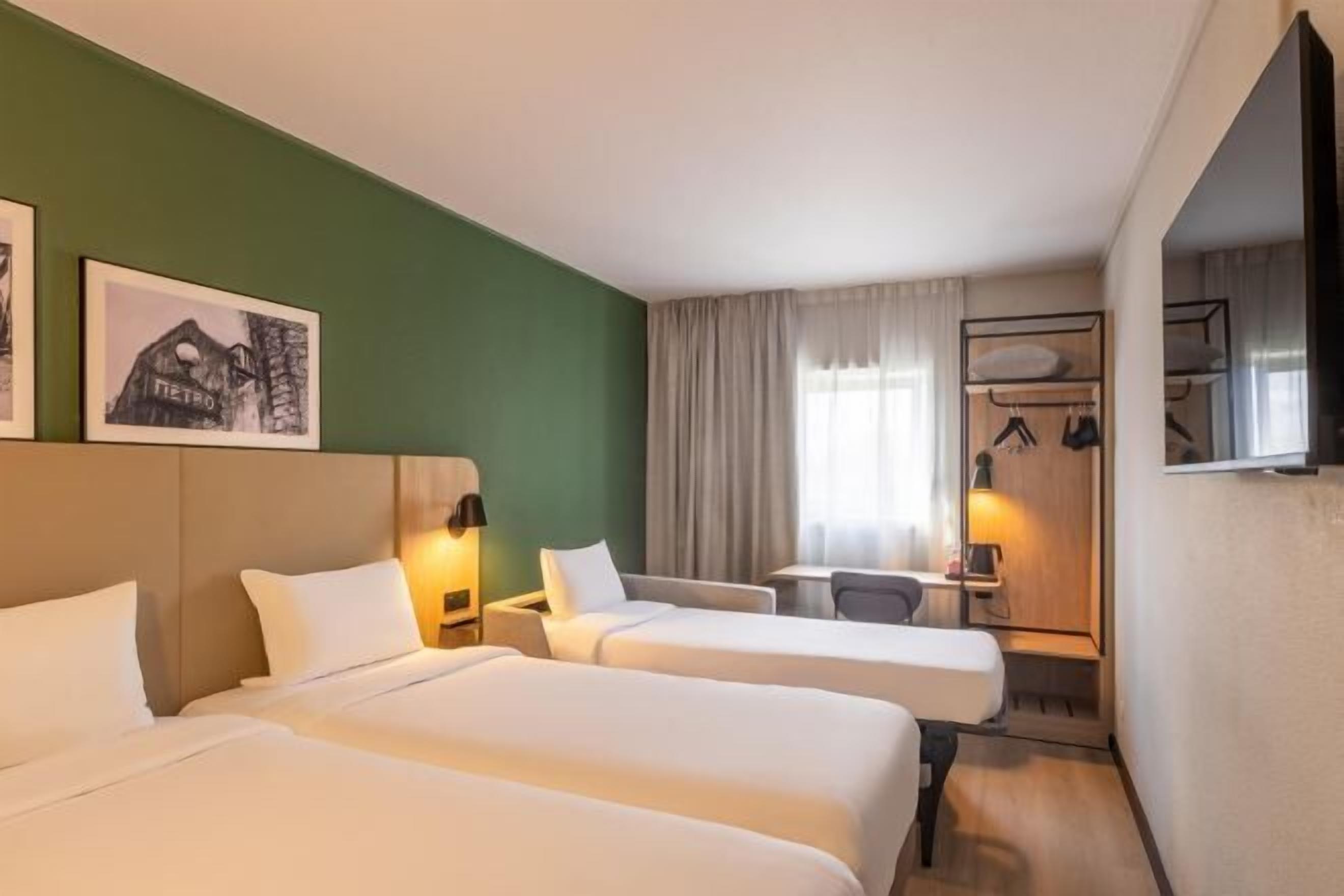 Ropa de cama de alta calidad, escritorio y cortinas blackout 