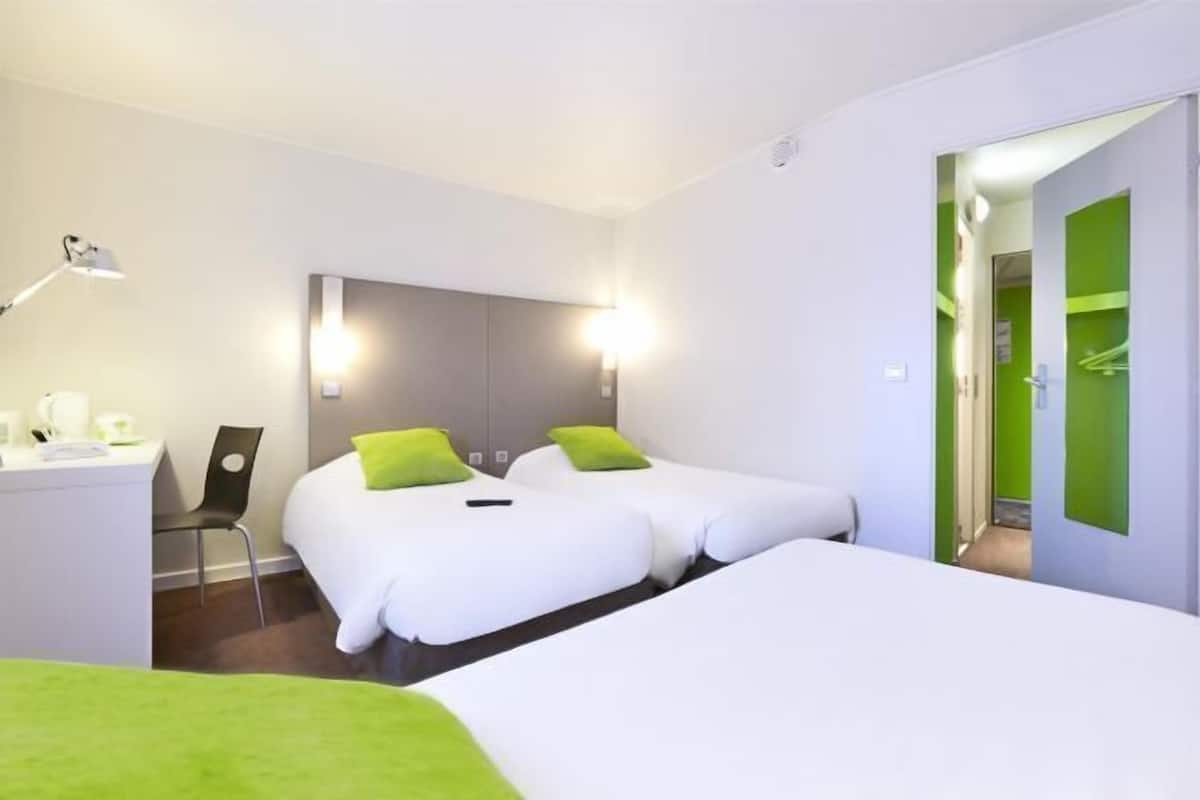 Ropa de cama de alta calidad, escritorio y cortinas blackout