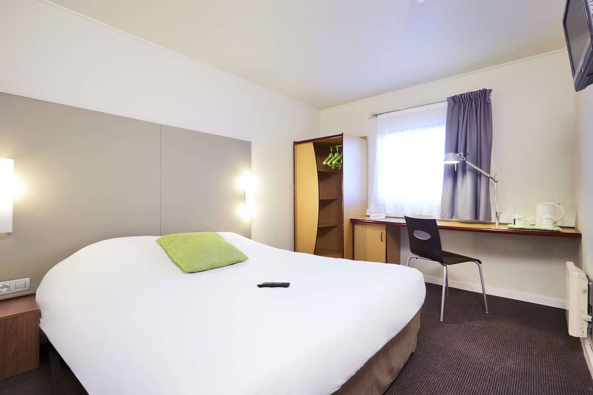 Standard Room, 1 Double Bed | Premium bedding, desk, blackout curtains, soundproofing
