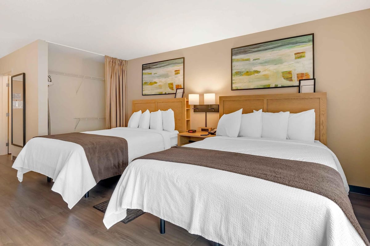 Studio, 2 Queen Beds, Non Smoking | Desk, laptop workspace, iron/ironing board, WiFi (free)