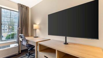Studio, 1 Queen Bed, Accessible, Non Smoking | Desk, laptop workspace, iron/ironing board, free WiFi