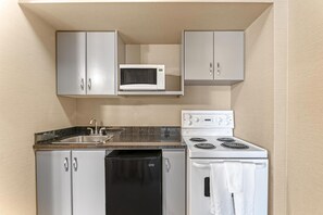 Desk, laptop workspace, iron/ironing board, free cots/infant beds - Best Western Plus Mission City Lodge (Mission)