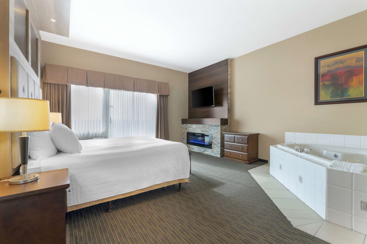 Suite, 1 cama King size, para no fumadores, hidromasaje (with Sofabed) | Escritorio y espacio para trabajar con laptop