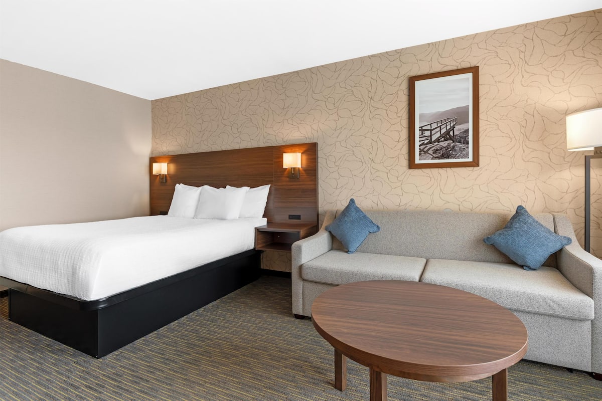 Escritorio y espacio para trabajar con laptop