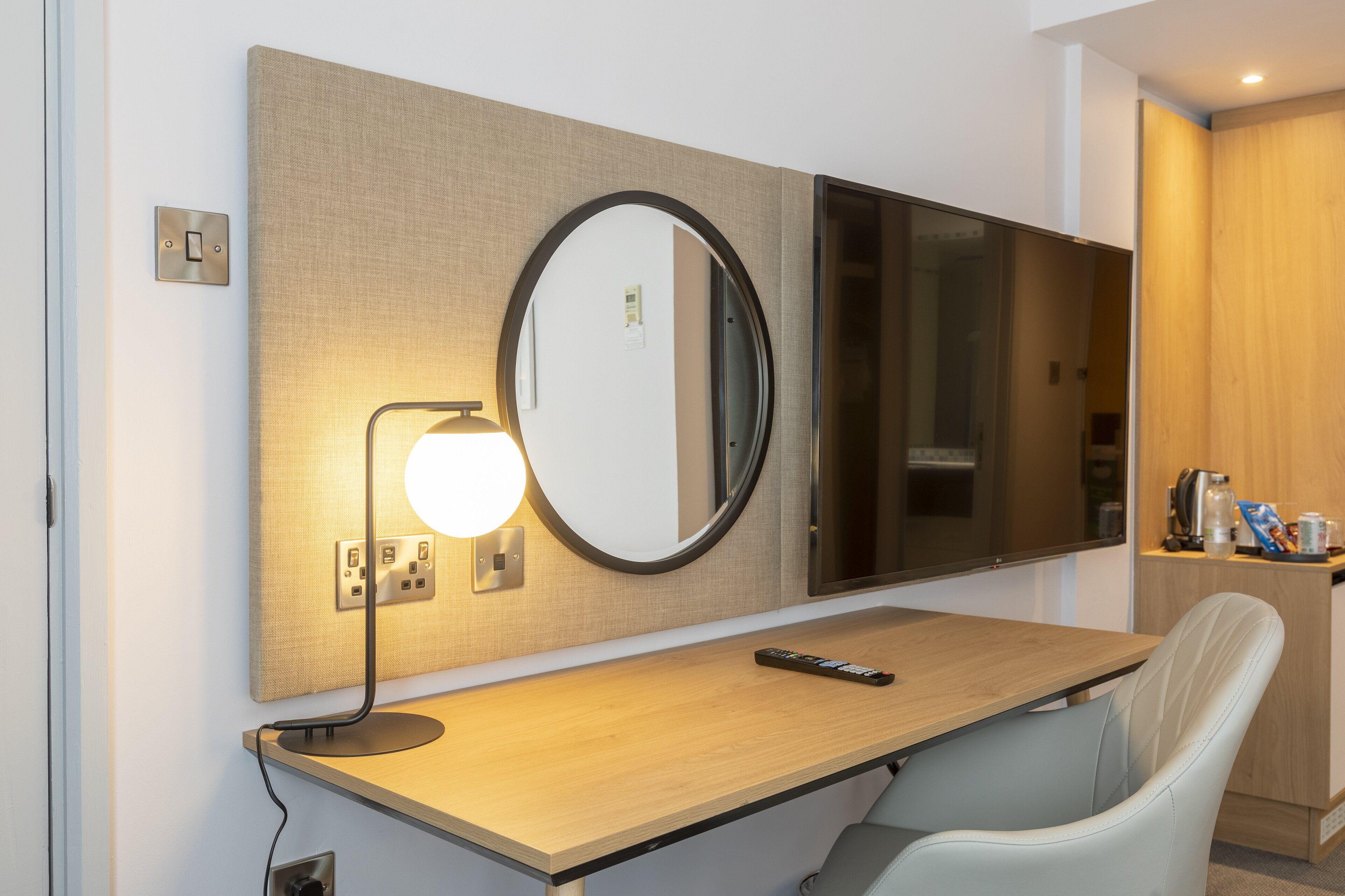 premium room, 1 double bed | room amenity