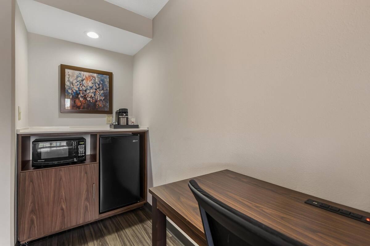 standard room, 1 king bed with sofa bed, non smoking, refrigerator & microwave (with sofabed) | 1 bedroom, pillow-top beds, desk, laptop workspace