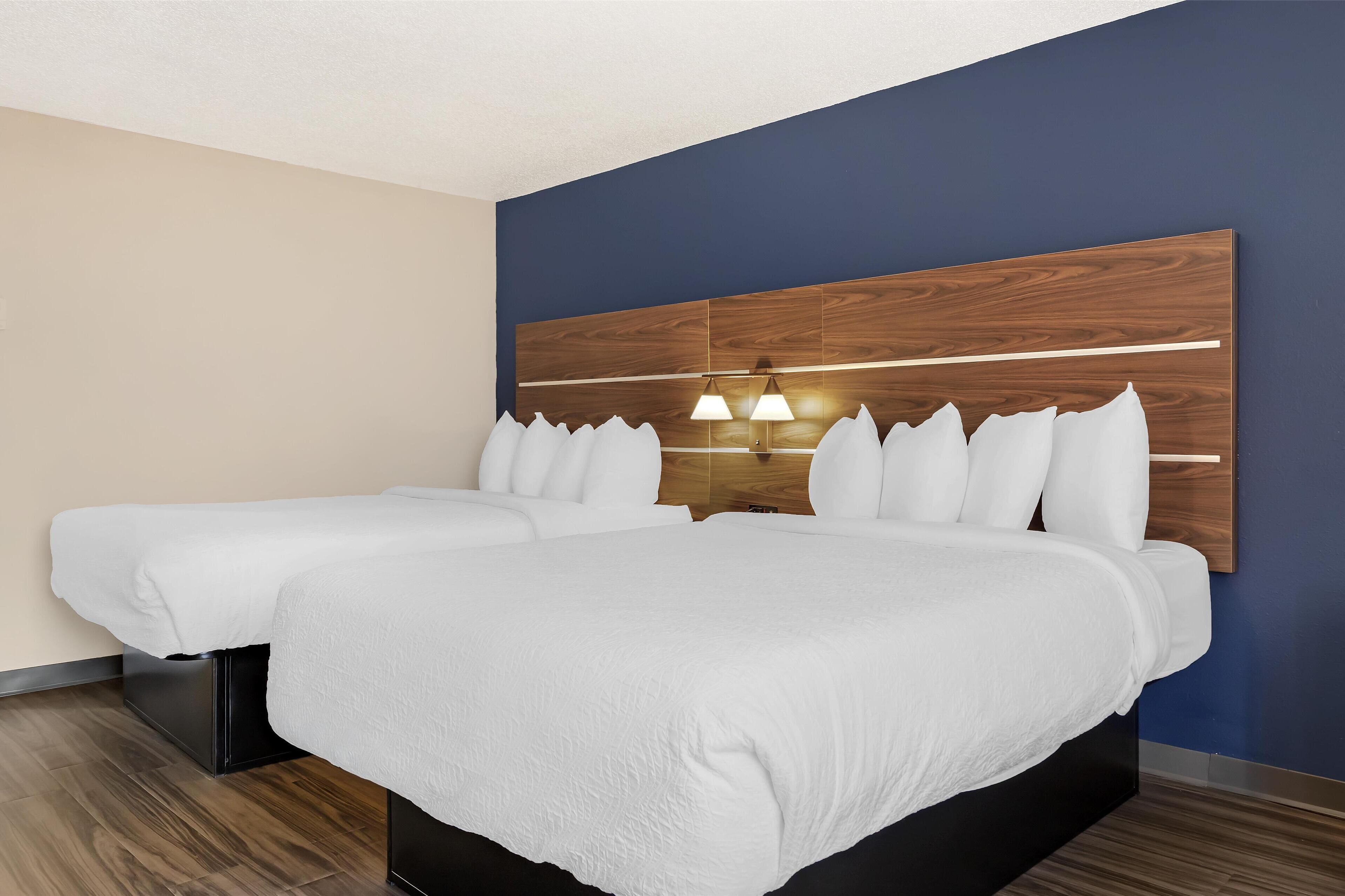 1 bedroom, pillow-top beds, desk, laptop workspace