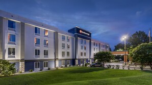 A modern hotel with a sign reading "Best Western PLUS". It features a multi-story structure with large windows and a well-maintained lawn in front. - Best Western Plus Lexington Inn (Lexington)