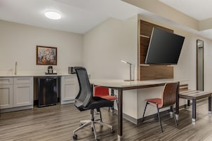 Pillowtop beds, desk, laptop workspace, blackout drapes