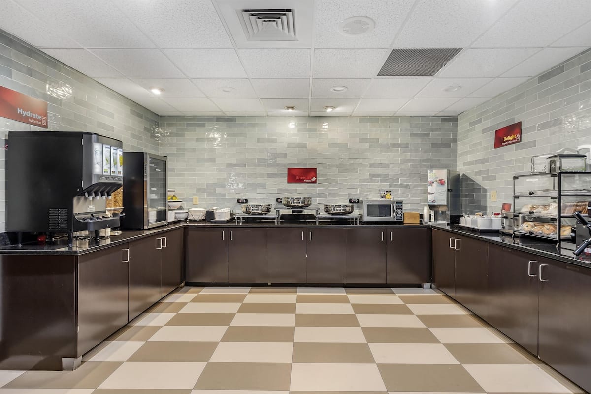 free daily full breakfast