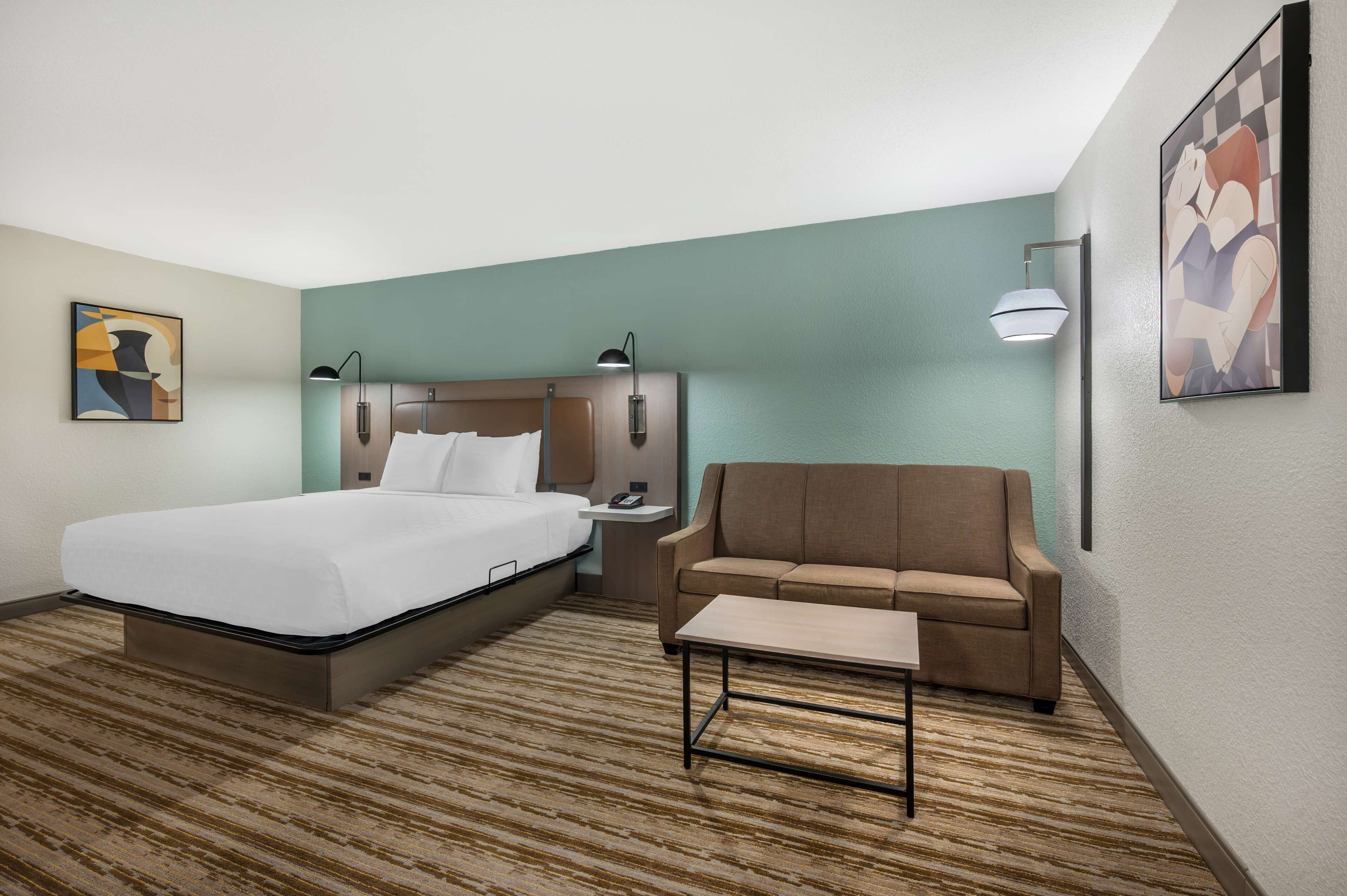 standard room, 1 king bed, non smoking, refrigerator & microwave (with sofabed) | in-room safe, iron/ironing board, free cots/infant beds, rollaway beds