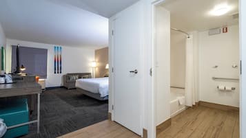 Rom med én kingsize-seng, ikke-røyk | Skrivebord, strykejern/-brett og barnesenger (inkludert)