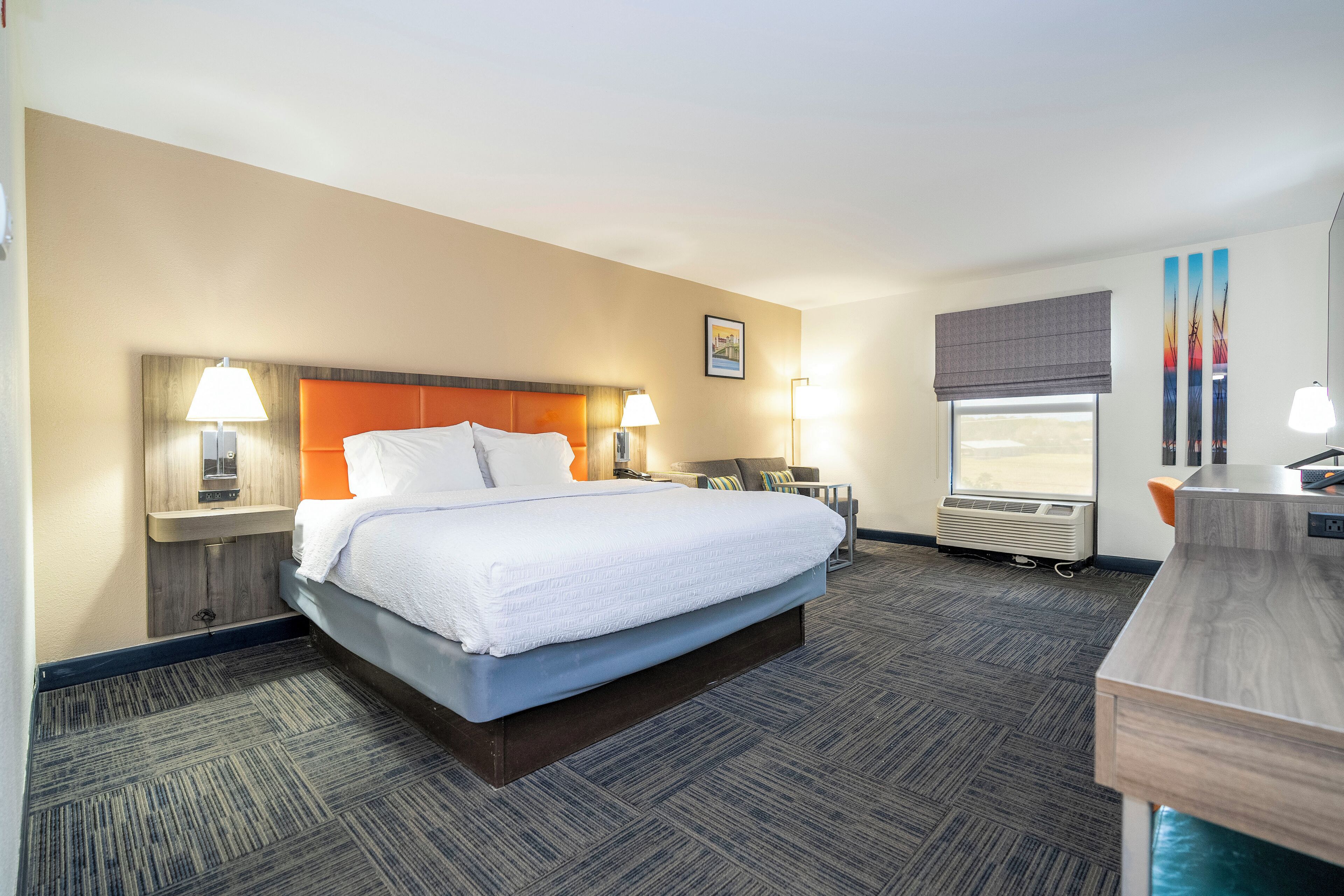 Schreibtisch, Bügeleisen/Bügelbrett, kostenlose Babybetten