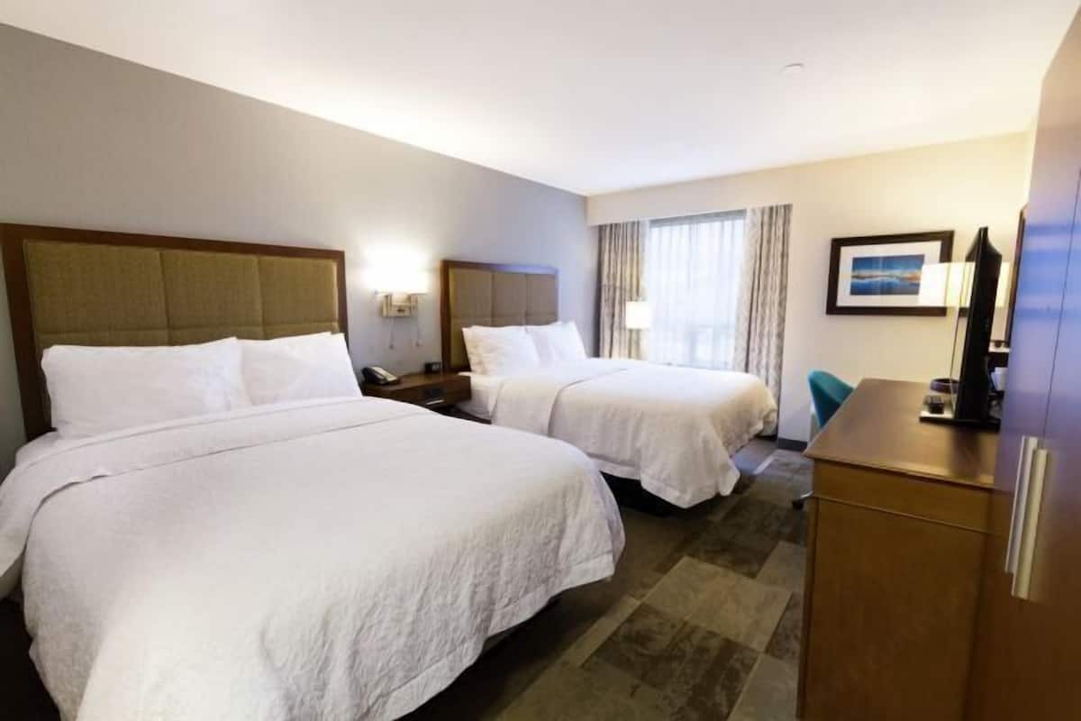 Premium bedding, in-room safe, desk, blackout curtains