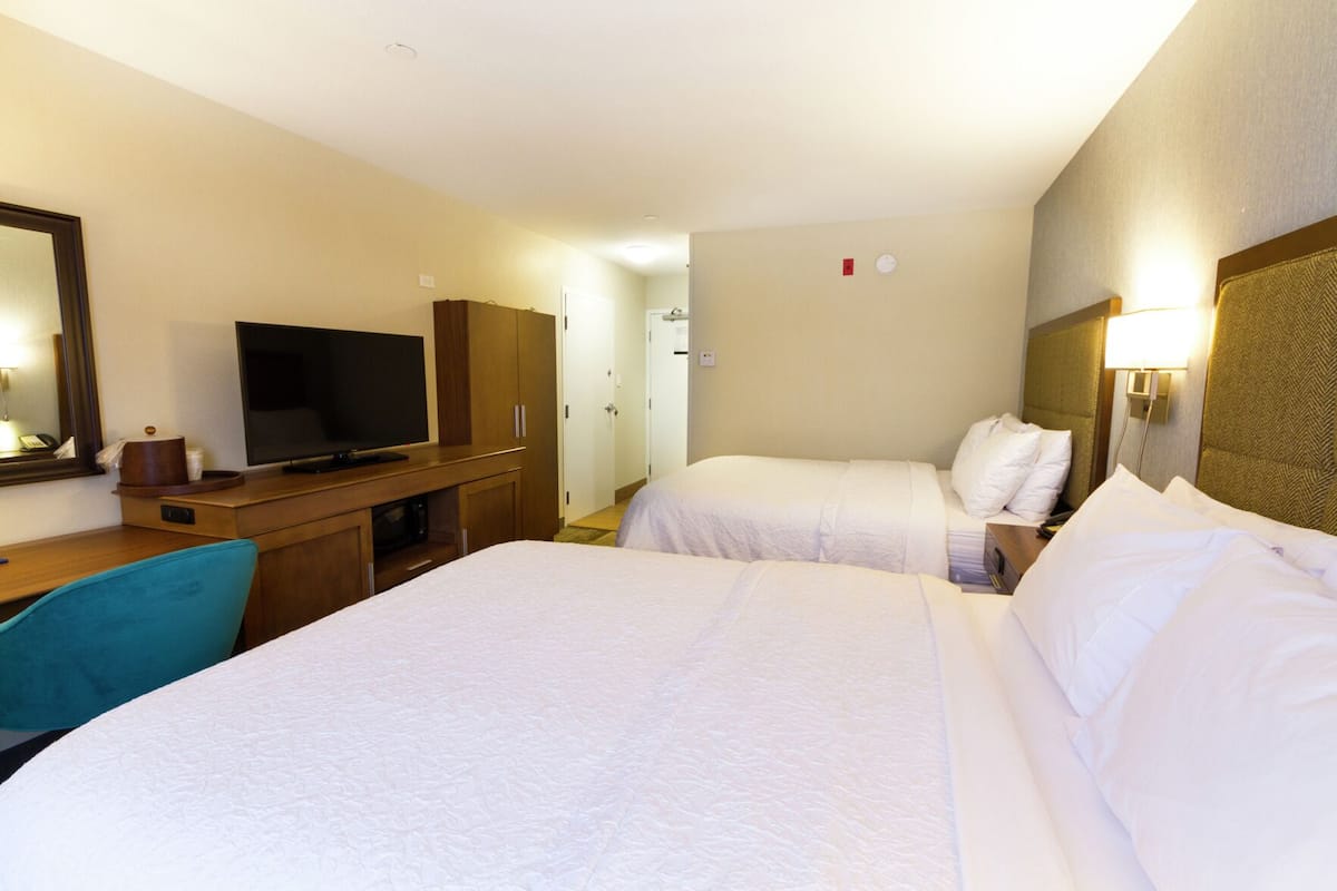 Premium bedding, in-room safe, desk, blackout drapes