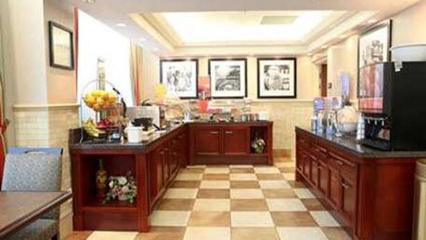 Coffee service - Country Inn & Suites by Radisson, Toronto Mississauga, ON (Mississauga)