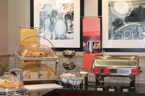 Desayuno bufé gratuito y diario