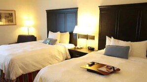 Premium bedding, in-room safe, desk, laptop workspace - Country Inn & Suites by Radisson, Toronto Mississauga, ON (Mississauga)