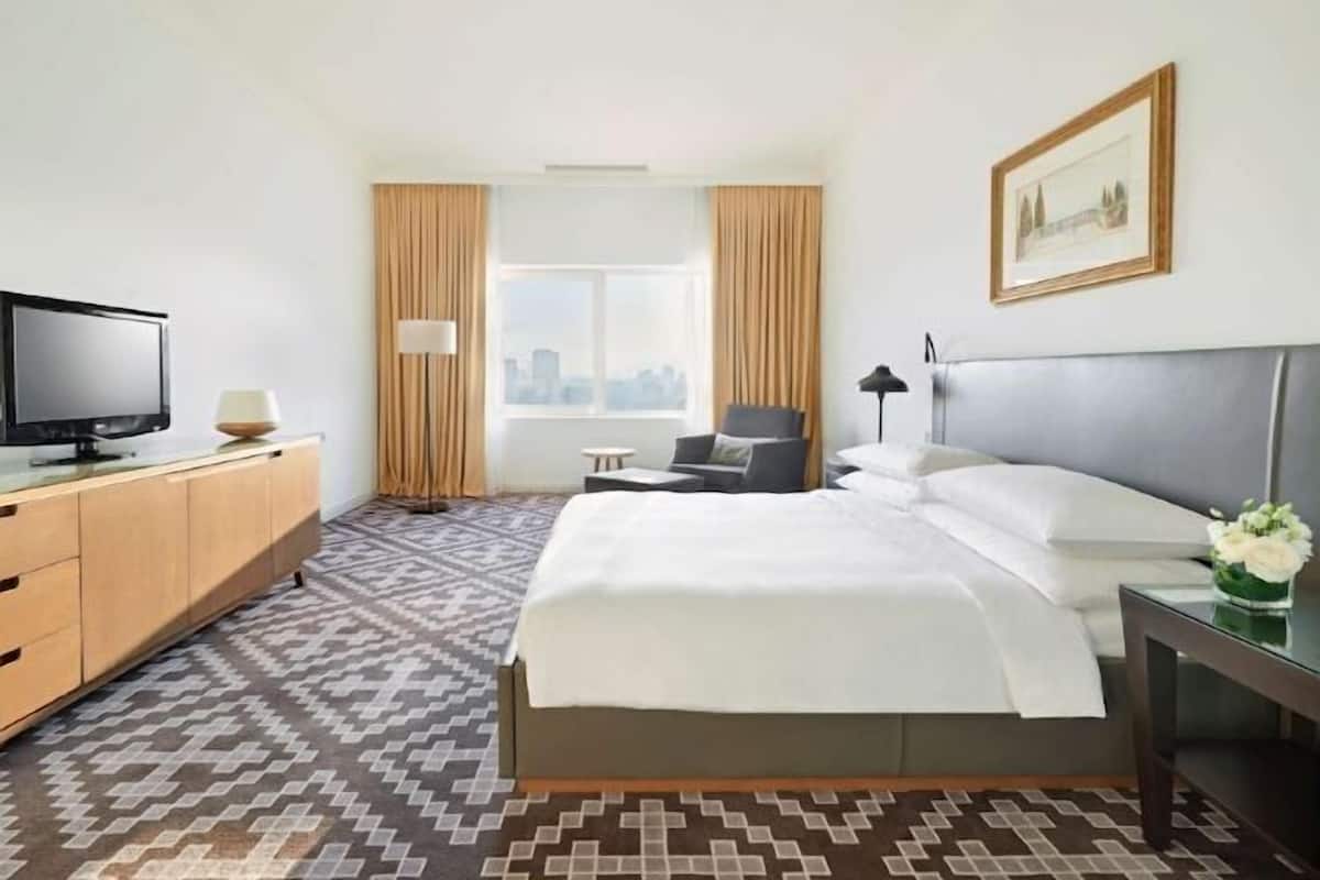 Minibar, in-room safe, desk, soundproofing