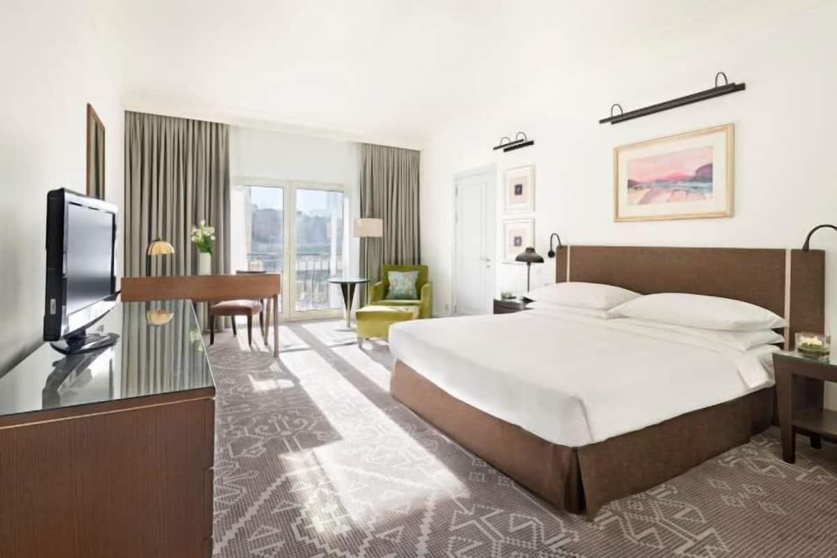 Minibar, in-room safe, desk, soundproofing