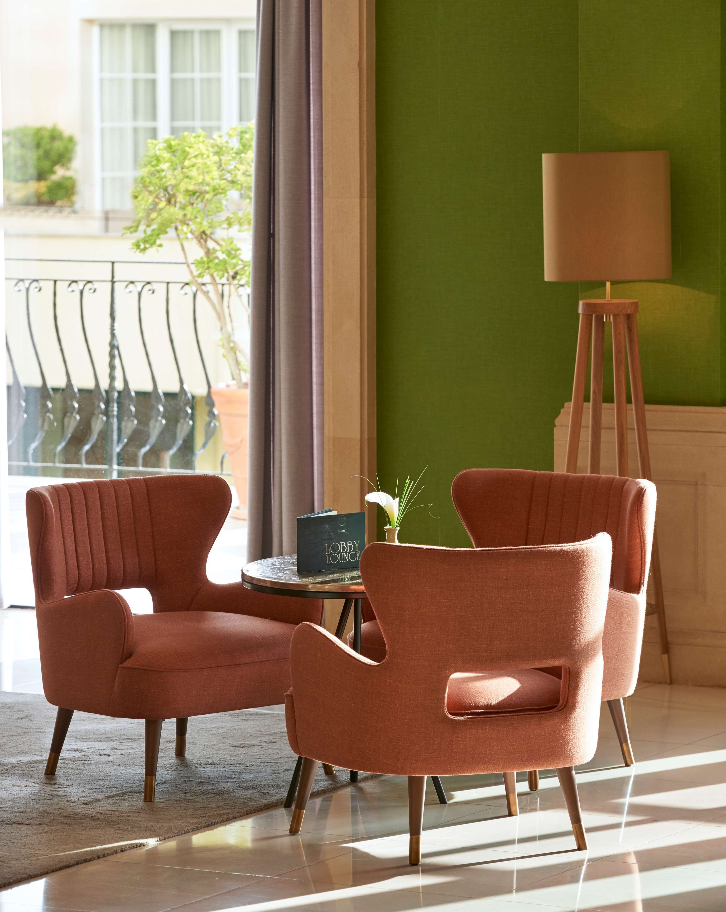 2 bars/lounges, sports bar