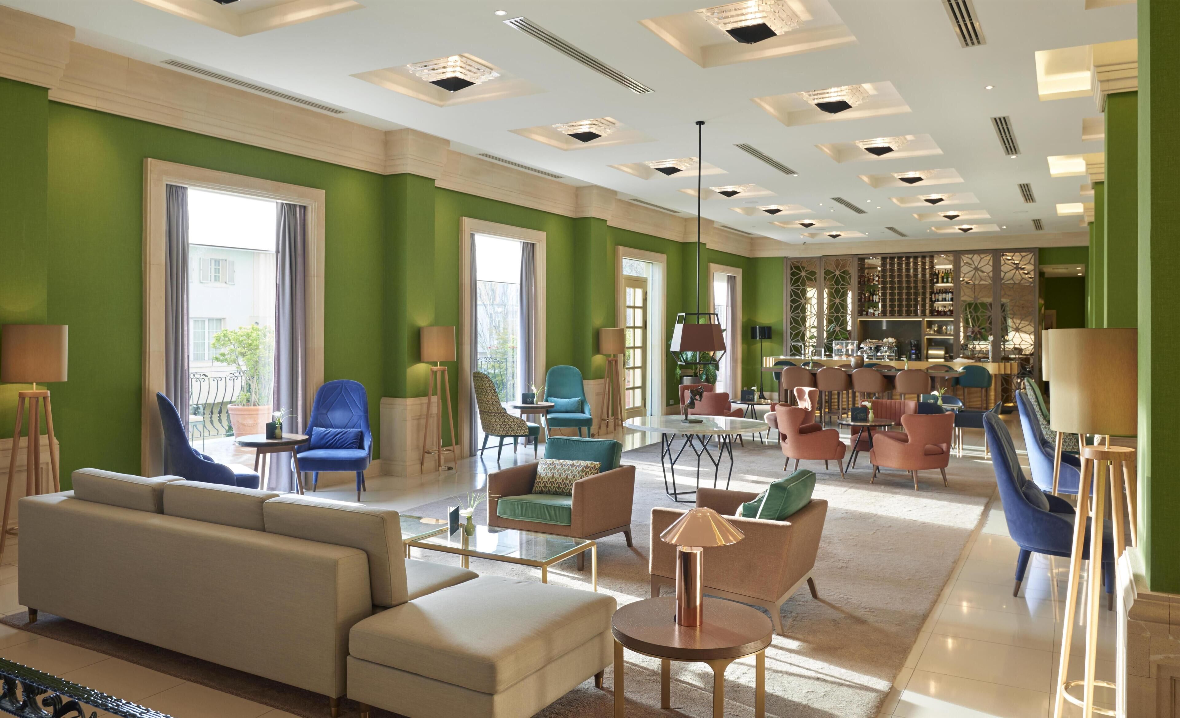 2 bars/lounges, sports bar