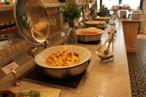 Daily buffet breakfast (SAR 142 per person)