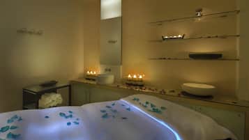 Sauna seca, banho turco/hammam, tratamentos corporais, banhos de lama