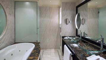 Chuveiro/banheira combinados, produtos de toalete grátis