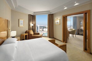 Club Suite, 1 Bedroom, Smoking, Corner | Premium bedding, Select Comfort beds, minibar, in-room safe