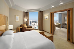 Suite Club, 1 chambre, fumeurs, en angle | Literie de qualité supérieure, matelas Select Comfort, minibar